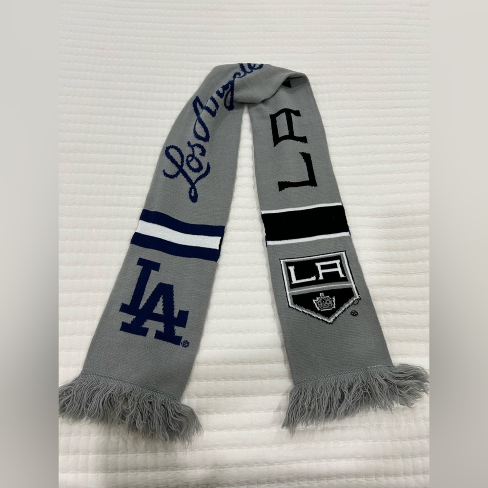 Reversible LA Dodgers and LA Kings scarf